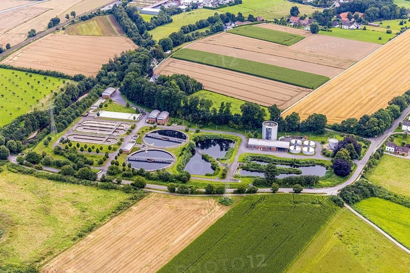 Aerial view, sewage treatment plant Menden an der Hönne in Bösperde, Menden, Ruhr area, North Rhine-Westphalia, Germany, DE, Europe, Heidestraße, sewage treatment plant, aerial view, aerial photography, aerial photography, nutrient elimination, Ruhrverband, overview, improvement of water quality, bird's-eye view, overview