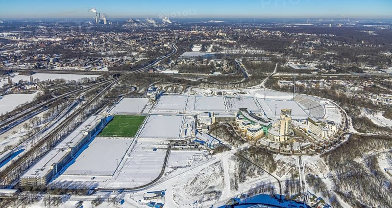 Aerial view, training ground and park stadium in the snow at the Veltins-Arena, Hotel Courtyard by Marriott Gelsenkirchen, construction site at the hotel, Parkallee, Stadionring, Erle, Gelsenkirchen, Ruhr area, North Rhine-Westphalia, Germany, Berger Feld, DE, Europe, FC Schalke 04, distant view, football pitch, football stadium, football club, gastronomy, hotel, hotel facilities, hotel business, aerial view, aerial photography, aerial photography, snow, sports, sports facilities, sports field, sports facility, training grounds, overview, accommodation, bird's eye view, winter, birds-eyes view, overview