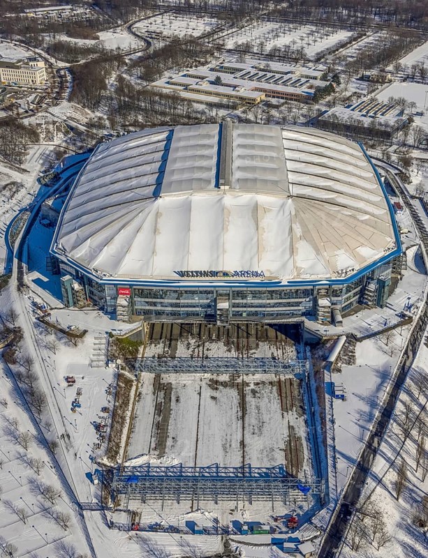Aerial view, Schalke Veltins-Arena with closed roof and extension area for grass, Rudi-Assauer-Platz, Erle, Gelsenkirchen, Ruhr area, North Rhine-Westphalia, Germany, Arena, Arena AufSchalke, Berger Feld, Bundesliga stadium, DE, Europe, FC Schalke 04, football pitch, football stadium, football club, aerial view, aerial photography, aerial photography, snow, sports, sports facilities, sports ground, sports venue, stadium, overview, bird's eye view, winter, birds-eyes view, closed roof of the arena, overview
