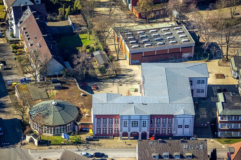 Aerial view, newly renovated GBM building of the comprehensive school Buer-Mitte, Am Spritzenhaus Eckke Röckstraße, Buer, Gelsenkirchen, Ruhr area, North Rhine-Westphalia, Germany, education, educational institution, DE, Europe, comprehensive school, teaching institute, aerial view, aerial photography, aerial photography, school, overview, bird's-eye view, overview