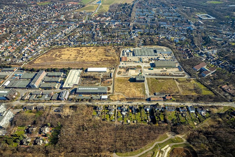 Aerial view, industrial area Bergmannsglückstraße, area of the former colliery Bergmannsglück, RHZ Handwerkszentrum Lager, Hassel, Gelsenkirchen, Ruhr area, North Rhine-Westphalia, Germany, DE, Europe, commercial enterprises, commercial area, commercial park, commercial location, commercial use, industrial area, industrial building, industrial location, aerial view, aerial photography, aerial photography, overview, bird's-eye view, overview