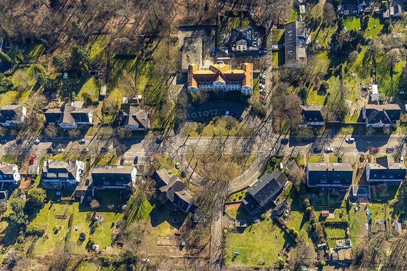 Aerial view, Bildungszentrum des Handels Gelsenkirchen e.V., Buer, Gelsenkirchen, Ruhr area, North Rhine-Westphalia, Germany, educational institution, DE, Europe, roundabout, roundabout, aerial view, aerial photography, aerial photography, overview, Uhlenbrockstraße, bird's eye view, birds-eyes view, overview