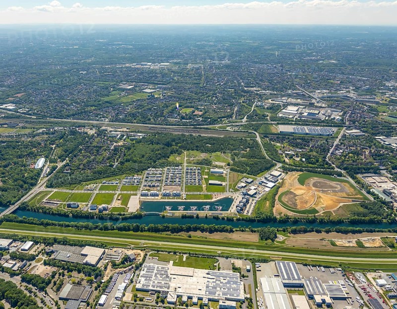 Aerial view, Graf Bismarck city quarter on the Rhine-Herne Canal, Marina Bismarck, Schalke-Nord, Gelsenkirchen, Ruhr area, North Rhine-Westphalia, Germany, DE, Europe, birds-eyes view, aerial photograph, aerial photography, aerial photography, overview, bird's eye view