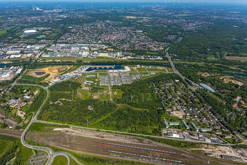 Aerial view, Graf Bismarck city quarter on the Rhine-Herne Canal, Marina Bismarck, Schalke-Nord, Gelsenkirchen, Ruhr area, North Rhine-Westphalia, Germany, DE, Europe, birds-eyes view, aerial photograph, aerial photography, aerial photography, overview, bird's eye view