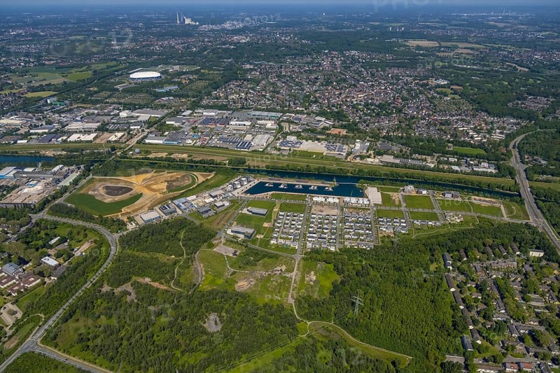 Aerial view, Graf Bismarck city quarter on the Rhine-Herne Canal, Marina Bismarck, Schalke-Nord, Gelsenkirchen, Ruhr area, North Rhine-Westphalia, Germany, DE, Europe, birds-eyes view, aerial photograph, aerial photography, aerial photography, overview, bird's eye view