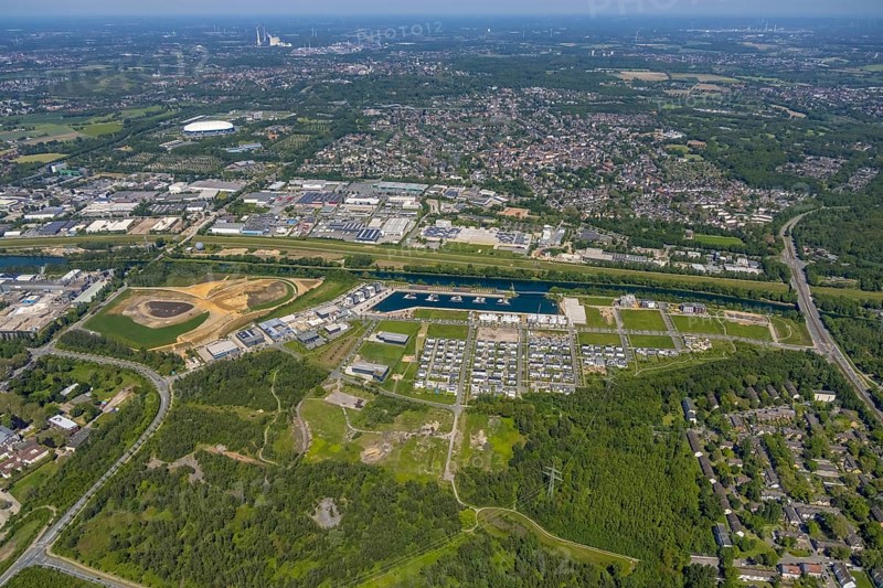 Aerial view, Graf Bismarck city quarter on the Rhine-Herne Canal, Marina Bismarck, Schalke-Nord, Gelsenkirchen, Ruhr area, North Rhine-Westphalia, Germany, DE, Europe, birds-eyes view, aerial photograph, aerial photography, aerial photography, overview, bird's eye view