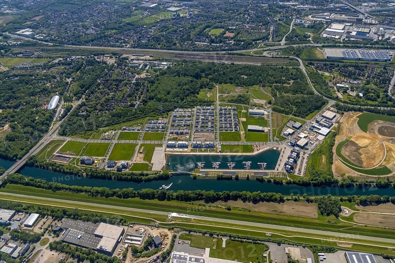 Aerial view, Graf Bismarck city quarter on the Rhine-Herne Canal, Marina Bismarck, Schalke-Nord, Gelsenkirchen, Ruhr area, North Rhine-Westphalia, Germany, DE, Europe, birds-eyes view, aerial photograph, aerial photography, aerial photography, overview, bird's eye view