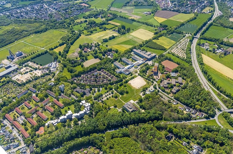 Aerial view, Westfälische Hochschule, Hans-Schwier-Berufskolleg, housing estate Angerburger Straße, Buer, Gelsenkirchen, Ruhr area, North Rhine-Westphalia, Germany, vocational school, education, educational institution, DE, Europe, university, college, aerial photograph, aerial photography, aerial photography, Neidenburger Straße, school, overview, bird's-eye view, overview