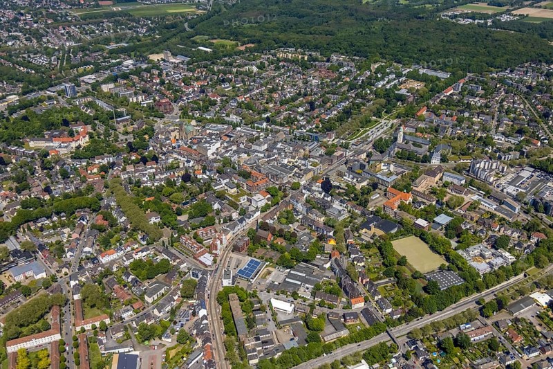 Aerial view, main centre Buer, retail centre, Buer, Gelsenkirchen, Ruhr area, North Rhine-Westphalia, Germany, DE, Europe, birds-eyes view, aerial photography, aerial photography, overview, overview, bird's eye view, retail centres of the city of Gelsenkirchen, shopping street, district