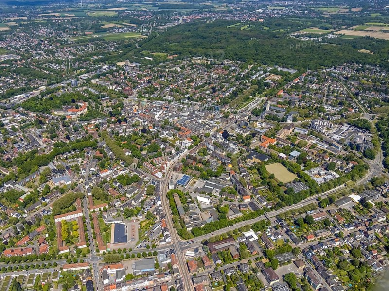 Aerial view, main centre Buer, retail centre, Buer, Gelsenkirchen, Ruhr area, North Rhine-Westphalia, Germany, DE, Europe, birds-eyes view, aerial photography, aerial photography, overview, overview, bird's eye view, retail centres of the city of Gelsenkirchen, shopping street, district