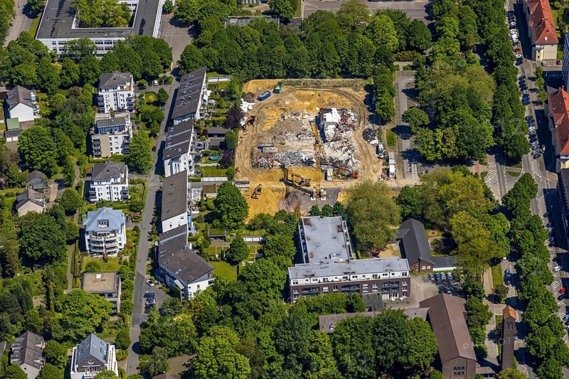 Aerial view, demolition work, construction site and new building at Max-Planck-Gymnasium, Buer, Gelsenkirchen, Ruhr area, North Rhine-Westphalia, Germany, construction area, construction site, building plots, construction project, construction site, education, educational institution, DE, Europe, grammar school, teaching institute, aerial view, aerial photography, aerial photography, new building, school, overview, bird's-eye view, overview
