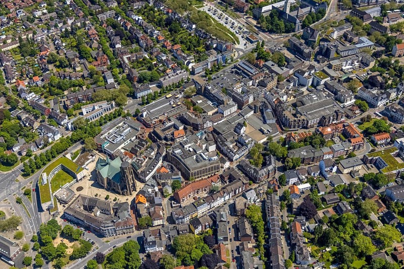 Aerial view, main centre Buer, retail centre, Buer, Gelsenkirchen, Ruhr area, North Rhine-Westphalia, Germany, DE, Europe, birds-eyes view, aerial photography, aerial photography, overview, overview, bird's eye view, retail centres of the city of Gelsenkirchen, shopping street, district