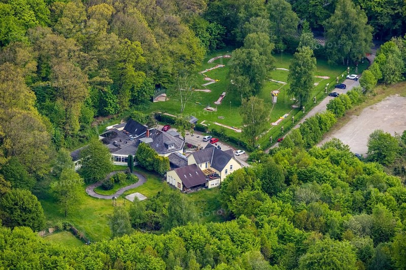 Aerial view, miniature golf course at Löwenpark and China Restaurant Löwenpark, Buer, Gelsenkirchen, Ruhr area, North Rhine-Westphalia, Germany, DE, Europe, gastronomy, aerial photography, aerial photography, overview, bird's-eye view, overview