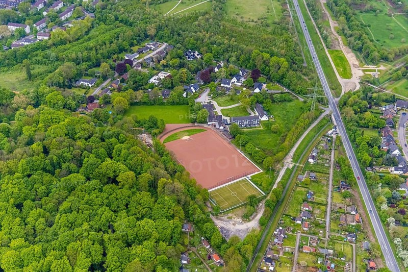 Aerial view, sports facility Halfmannshof, artists' estate Halfmannshof, Ückendorf, Gelsenkirchen, Ruhr area, North Rhine-Westphalia, Germany, DE, Europe, football pitch, football stadium, aerial view, aerial photography, aerial photography, sports, sports facilities, sports field, sports venue, overview, bird's-eye view, birds-eyes view, overview
