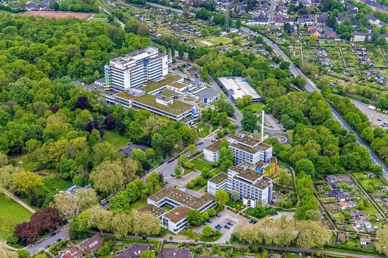 Aerial view, Marienhospital Gelsenkirchen, St. Augustinus Heime, Ückendorf, Gelsenkirchen, Ruhr area, North Rhine-Westphalia, Germany, DE, Europe, healthcare, hospital, helipad, clinic, clinic centre, hospital, aerial photograph, aerial photography, aerial photography, medical facility, medical aid, overview, Virchowstraße, bird's eye view, birds-eyes view, overview, medical care