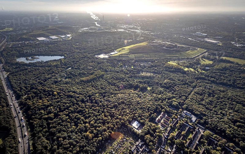 Aerial view, Resser Mark city forest with Emscherbruch central landfill in the Resser Mark district of Gelsenkirchen, Ruhr area, North Rhine-Westphalia, Germany, DE, landfill, Emscherbruch, Europe, Ewaldsee, Gelsenkirchen, aerial photograph, aerial photography, aerial photography, nature reserve, nature reserve Emscherbruch, overview, bird's eye view, forest, birds-eyes view, overview