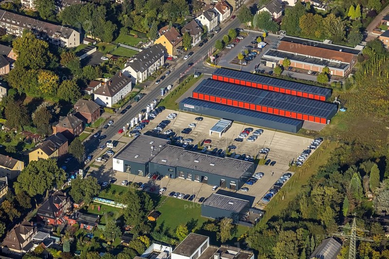 Aerial view, commercial area Ewaldstraße and Maxi-Garagen with solar roof and Å koda Autohaus Kläsener in the district Resse in Gelsenkirchen, Ruhr area, North Rhine-Westphalia, Germany, DE, Europe, Gelsenkirchen, commercial enterprises, commercial area, industrial area, commercial location, commercial use, industrial area, industrial location, aerial view, aerial photography, aerial photography, photovoltaic, photovoltaic system, solar, solar system, solar roof, solar energy, overview, bird's-eye view, birds-eyes view, overview