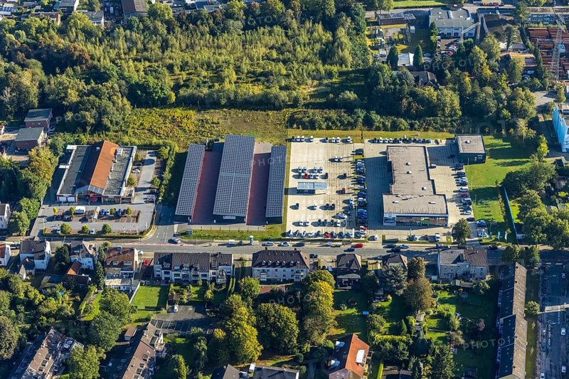 Aerial view, commercial area Ewaldstraße and Maxi-Garagen with solar roof and Å koda Autohaus Kläsener in the district Resse in Gelsenkirchen, Ruhr area, North Rhine-Westphalia, Germany, DE, Europe, Gelsenkirchen, commercial enterprises, commercial area, industrial area, commercial location, commercial use, industrial area, industrial location, aerial view, aerial photography, aerial photography, photovoltaic, photovoltaic system, solar, solar system, solar roof, solar energy, overview, bird's-eye view, birds-eyes view, overview
