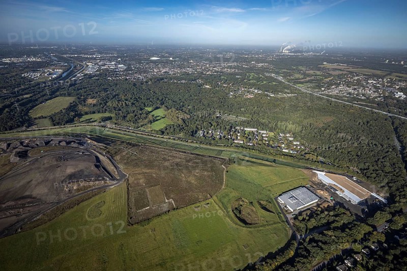 Aerial view, Resser Mark city forest with Münsterstrasse in the Resser Mark district of Gelsenkirchen, Ruhr area, North Rhine-Westphalia, Germany, DE, Emscherbruch, Europe, Gelsenkirchen, aerial view, aerial photography, aerial photography, nature reserve, Emscherbruch nature reserve, overview, bird's eye view, forest, birds-eyes view, overview