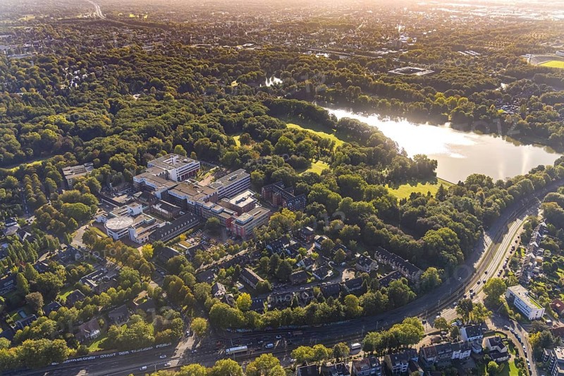 Aerial view, Bergmannsheil and Rehabilitation Clinic at Berger See in the Buer district of Gelsenkirchen, Ruhr area, North Rhine-Westphalia, Germany, DE, Europe, Gelsenkirchen, healthcare, hospital, helipad, clinic, clinic centre, hospital, aerial photograph, aerial photography, aerial photography, medical facility, medical aid, lake, overview, bird's-eye view, overview, medical care