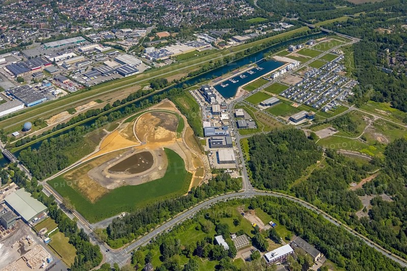 Aerial view, Graf Bismarck city quarter on the Rhine-Herne Canal, Marina Bismarck, Schalke-Nord, Gelsenkirchen, Ruhr area, North Rhine-Westphalia, Germany, DE, Europe, birds-eyes view, aerial photograph, aerial photography, aerial photography, overview, bird's eye view