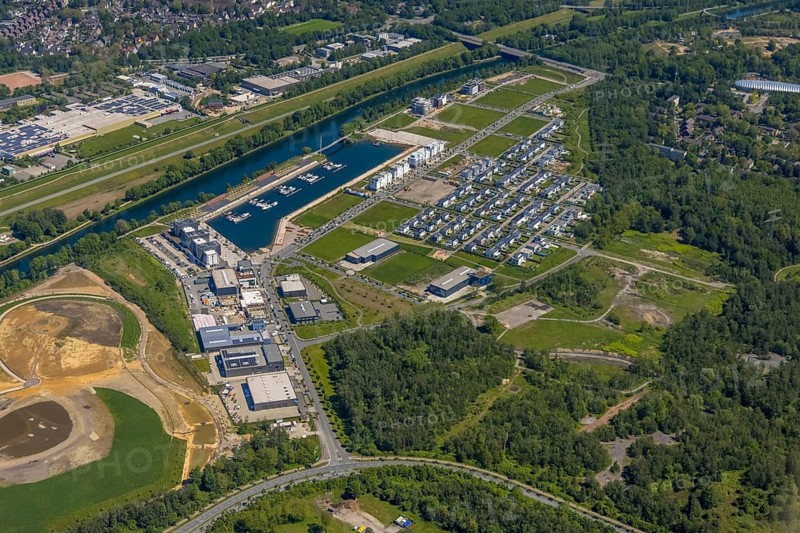 Aerial view, Graf Bismarck city quarter on the Rhine-Herne Canal, Marina Bismarck, Schalke-Nord, Gelsenkirchen, Ruhr area, North Rhine-Westphalia, Germany, DE, Europe, birds-eyes view, aerial photograph, aerial photography, aerial photography, overview, bird's eye view