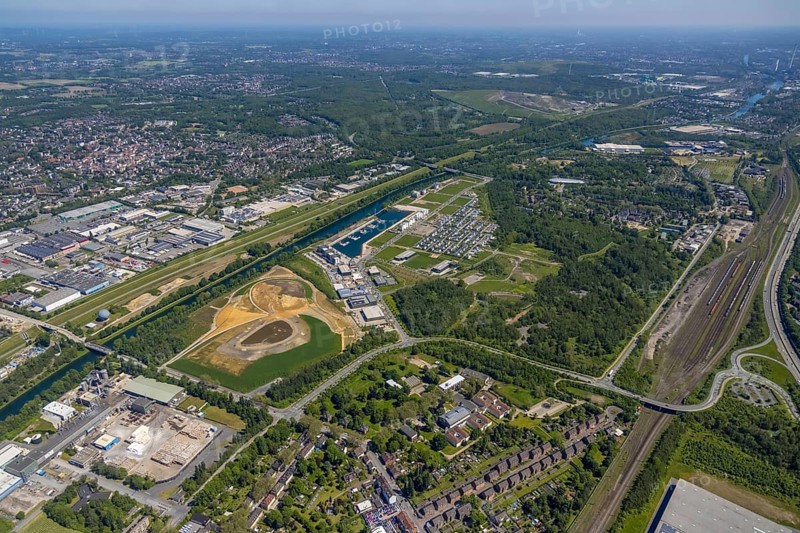 Aerial view, Graf Bismarck city quarter on the Rhine-Herne Canal, Marina Bismarck, Schalke-Nord, Gelsenkirchen, Ruhr area, North Rhine-Westphalia, Germany, DE, Europe, birds-eyes view, aerial photograph, aerial photography, aerial photography, overview, overview, bird's eye view, commercial sites, commercial areas