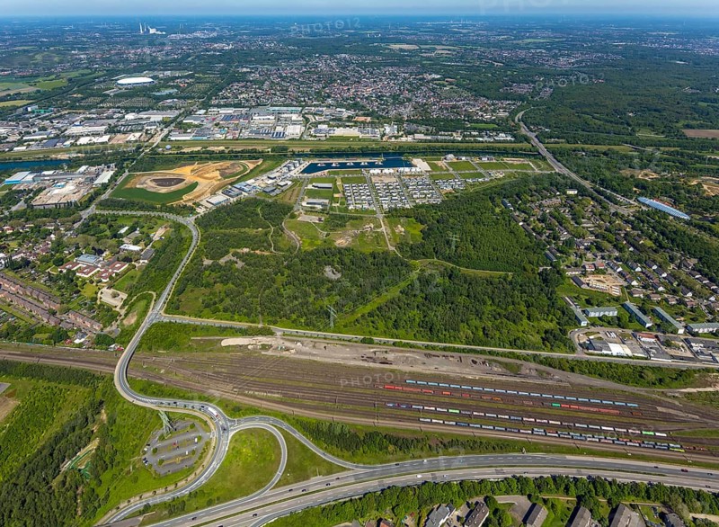 Aerial view, Graf Bismarck city quarter on the Rhine-Herne Canal, Marina Bismarck, Schalke-Nord, Gelsenkirchen, Ruhr area, North Rhine-Westphalia, Germany, DE, Europe, birds-eyes view, aerial photograph, aerial photography, aerial photography, overview, bird's eye view
