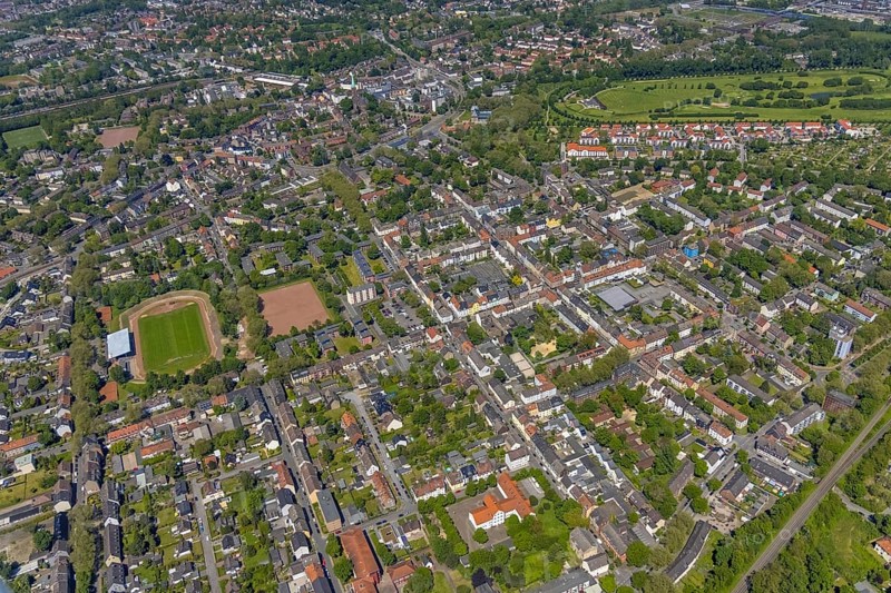 Aerial view, secondary centre Horst, Markenstraße, retail centre, Horst, Gelsenkirchen, Ruhr area, North Rhine-Westphalia, Germany, DE, Europe, birds-eyes view, aerial view, aerial photography, aerial photography, overview, bird's eye view, retail centres of the city of Gelsenkirchen, shopping street, district