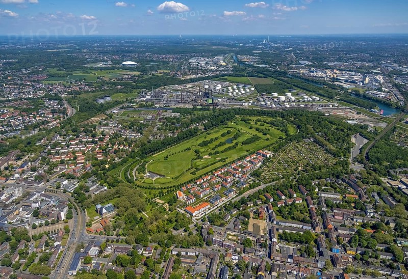 Aerial view, Golfclub GC Schloss Horst, allotment garden association Horst Emscher, Belia Seniorenresidenz Horst, BP Ruhr Öl Gelsenkirchen Horst, Horst, Gelsenkirchen, Ruhr area, North Rhine-Westphalia, Germany, retirement home, old people's home, care and nursing, DE, Europe, community garden, commercial area, golf, golf course, golf club, golf course, golf meadow, industrial facilities, industrial area, allotment garden, allotment garden site, allotment garden association, aerial view, aerial photography, aerial photography, care facility, allotment garden, retirement home, retirement residence, retirement home, retirement centre, sports, overview, bird's-eye view, overview