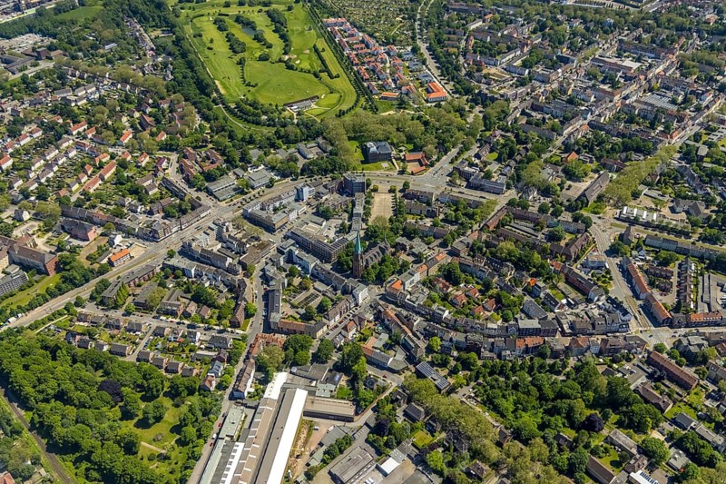 Aerial view, Horst secondary centre, Essener Straße, retail centre, Beckhausen, Gelsenkirchen, Ruhr area, North Rhine-Westphalia, Germany, Gladbeck, DE, Europe, birds-eyes view, aerial photograph, aerial photography, aerial photography, overview, overview, bird's eye view, retail centres of the city of Gelsenkirchen, shopping street, district