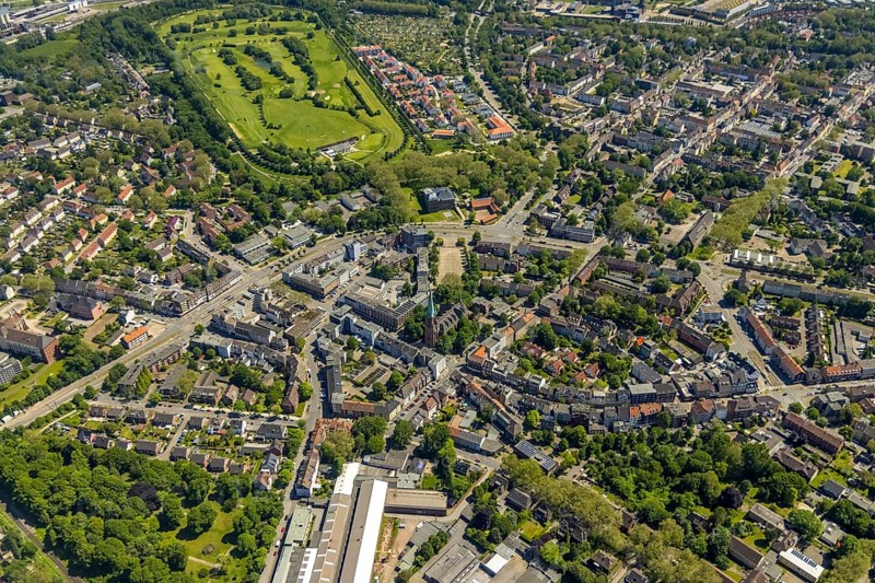 Aerial view, Horst secondary centre, Essener Straße, retail centre, Beckhausen, Gelsenkirchen, Ruhr area, North Rhine-Westphalia, Germany, Gladbeck, DE, Europe, birds-eyes view, aerial photograph, aerial photography, aerial photography, overview, overview, bird's eye view, retail centres of the city of Gelsenkirchen, shopping street, district
