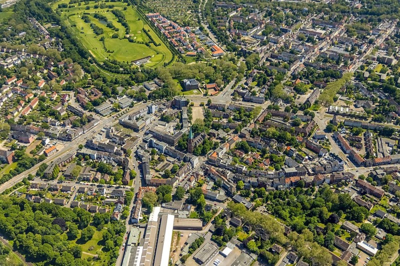 Aerial view, Horst secondary centre, Essener Straße, retail centre, Beckhausen, Gelsenkirchen, Ruhr area, North Rhine-Westphalia, Germany, Gladbeck, DE, Europe, birds-eyes view, aerial photograph, aerial photography, aerial photography, overview, overview, bird's eye view, retail centres of the city of Gelsenkirchen, shopping street, district