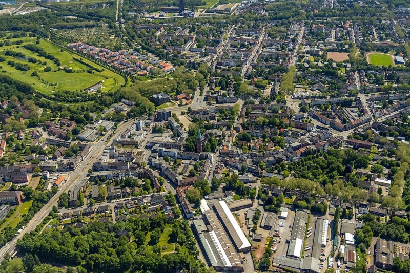 Aerial view, Horst secondary centre, Essener Straße, retail centre, Beckhausen, Gelsenkirchen, Ruhr area, North Rhine-Westphalia, Germany, Gladbeck, DE, Europe, birds-eyes view, aerial photograph, aerial photography, aerial photography, overview, overview, bird's eye view, retail centres of the city of Gelsenkirchen, shopping street, district