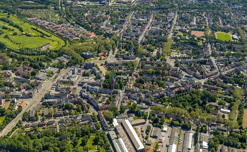 Aerial view, Horst secondary centre, Essener Straße, retail centre, Beckhausen, Gelsenkirchen, Ruhr area, North Rhine-Westphalia, Germany, Gladbeck, DE, Europe, birds-eyes view, aerial photograph, aerial photography, aerial photography, overview, overview, bird's eye view, retail centres of the city of Gelsenkirchen, shopping street, district