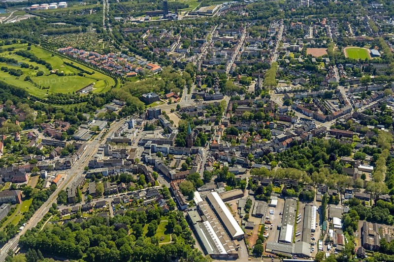 Aerial view, Horst secondary centre, Essener Straße, retail centre, Beckhausen, Gelsenkirchen, Ruhr area, North Rhine-Westphalia, Germany, Gladbeck, DE, Europe, birds-eyes view, aerial photograph, aerial photography, aerial photography, overview, overview, bird's eye view, retail centres of the city of Gelsenkirchen, shopping street, district