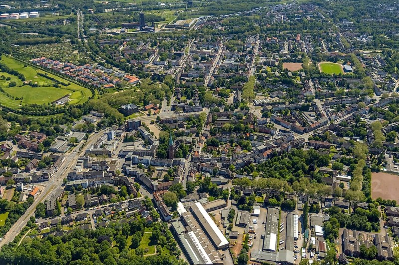 Aerial view, Horst secondary centre, Essener Straße, retail centre, Beckhausen, Gelsenkirchen, Ruhr area, North Rhine-Westphalia, Germany, Gladbeck, DE, Europe, birds-eyes view, aerial photograph, aerial photography, aerial photography, overview, overview, bird's eye view, retail centres of the city of Gelsenkirchen, shopping street, district