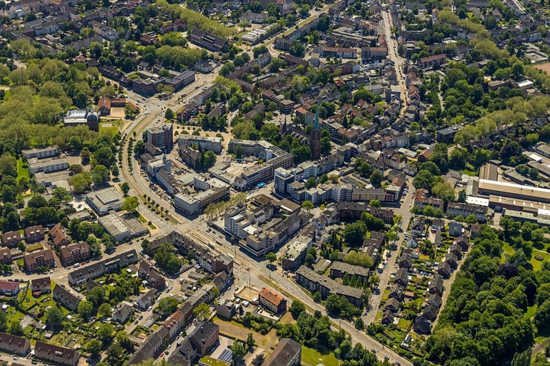 Aerial view, secondary centre Horst, Essener Straße, retail centre, Beckhausen, Gelsenkirchen, Ruhr area, North Rhine-Westphalia, Germany, DE, Europe, birds-eyes view, aerial photography, aerial photography, overview, overview, bird's eye view, retail centres of the city of Gelsenkirchen, shopping street, district