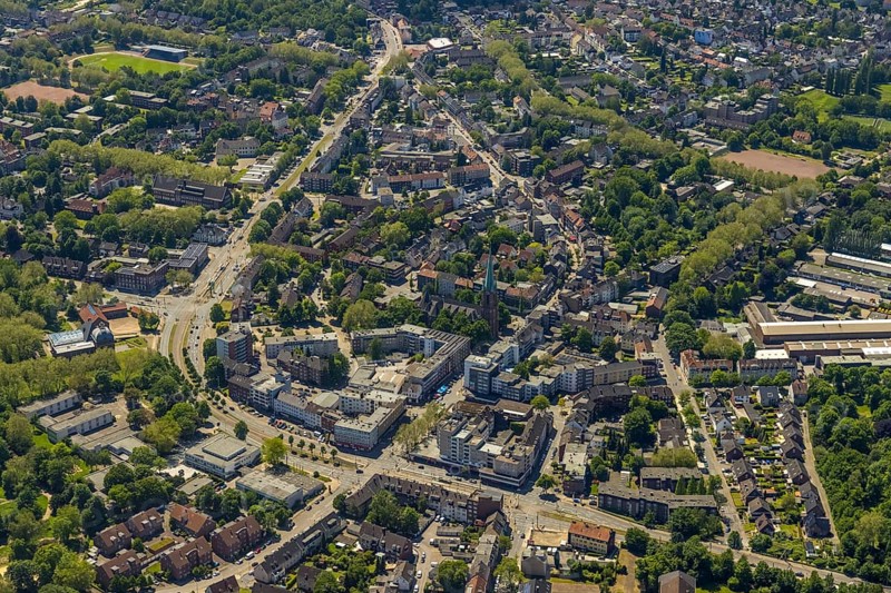 Aerial view, secondary centre Horst, Essener Straße, retail centre, Beckhausen, Gelsenkirchen, Ruhr area, North Rhine-Westphalia, Germany, DE, Europe, birds-eyes view, aerial photography, aerial photography, overview, overview, bird's eye view, retail centres of the city of Gelsenkirchen, shopping street, district