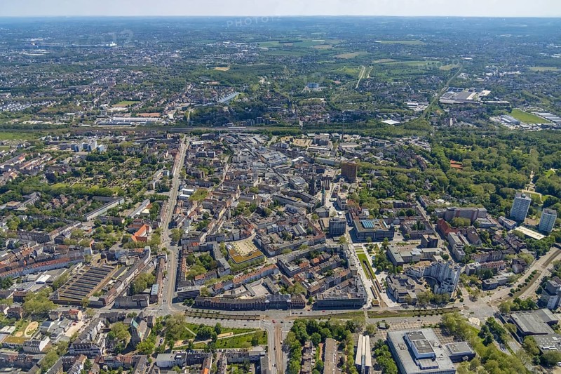 Aerial view, main centre Gelsenkirchen-Mitte, City Gelsenkirchen, Bahnhofstraße, market place, retail centre, Schalke, Gelsenkirchen, Ruhr area, North Rhine-Westphalia, Germany, DE, Europe, birds-eyes view, aerial view, aerial photography, aerial photography, overview, overview, bird's eye view, retail centres of the city of Gelsenkirchen, shopping street, district