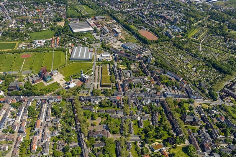 Aerial view, Bismarck shopping centre, Bismarckstraße Nord/Consol, retail centre, Gelsenkirchen-Bulmke-Hüllen, Gelsenkirchen, Ruhr area, North Rhine-Westphalia, Germany, DE, Europe, birds-eyes view, aerial view, aerial photography, aerial photography, overview, overview, bird's eye view, retail centres of the city of Gelsenkirchen, shopping street, district