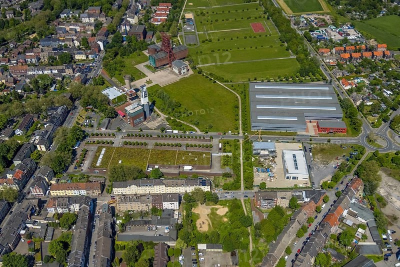 Aerial view, Bismarck shopping centre, Bismarckstraße Nord/Consol, retail centre, Gelsenkirchen-Bulmke-Hüllen, Gelsenkirchen, Ruhr area, North Rhine-Westphalia, Germany, DE, Europe, birds-eyes view, aerial view, aerial photography, aerial photography, overview, overview, bird's eye view, retail centres of the city of Gelsenkirchen, shopping street, district
