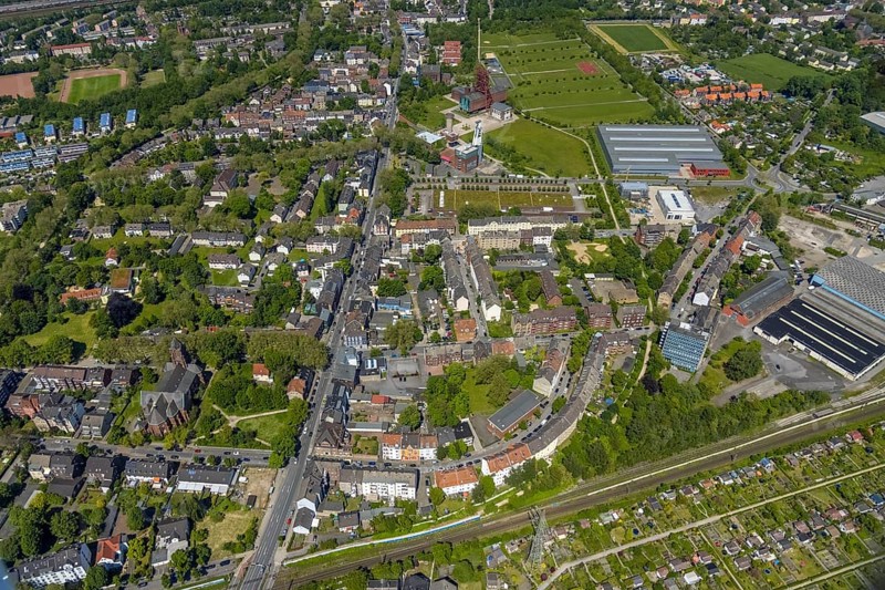 Aerial view, Bismarck shopping centre, Bismarckstraße Nord/Consol, retail centre, Gelsenkirchen-Bulmke-Hüllen, Gelsenkirchen, Ruhr area, North Rhine-Westphalia, Germany, DE, Europe, birds-eyes view, aerial view, aerial photography, aerial photography, overview, overview, bird's eye view, retail centres of the city of Gelsenkirchen, shopping street, district
