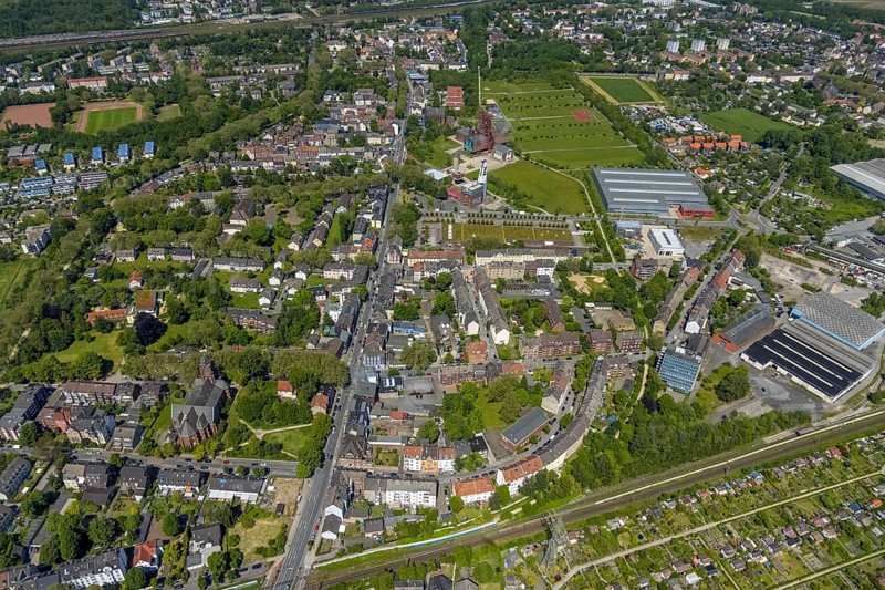 Aerial view, Bismarck shopping centre, Bismarckstraße Nord/Consol, retail centre, Gelsenkirchen-Bulmke-Hüllen, Gelsenkirchen, Ruhr area, North Rhine-Westphalia, Germany, DE, Europe, birds-eyes view, aerial view, aerial photography, aerial photography, overview, overview, bird's eye view, retail centres of the city of Gelsenkirchen, shopping street, district