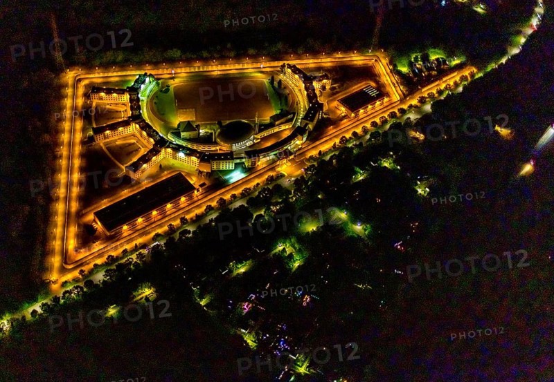 Aerial view, Gelsenkirchen Prison, JVA Feldmark, Gelsenkirchen, Ruhr area, North Rhine-Westphalia, Germany, Aldenhofstraße, detention, DE, triangular shape, twilight photography, Europe, imprisonment, prison, detention centre, prison sentence, correctional facility, light pollution, aerial photography, aerial photography, night, night photography, night flight, overview, custody, bird's eye view, illuminated streets, birds-eyes view, nightflight, overview