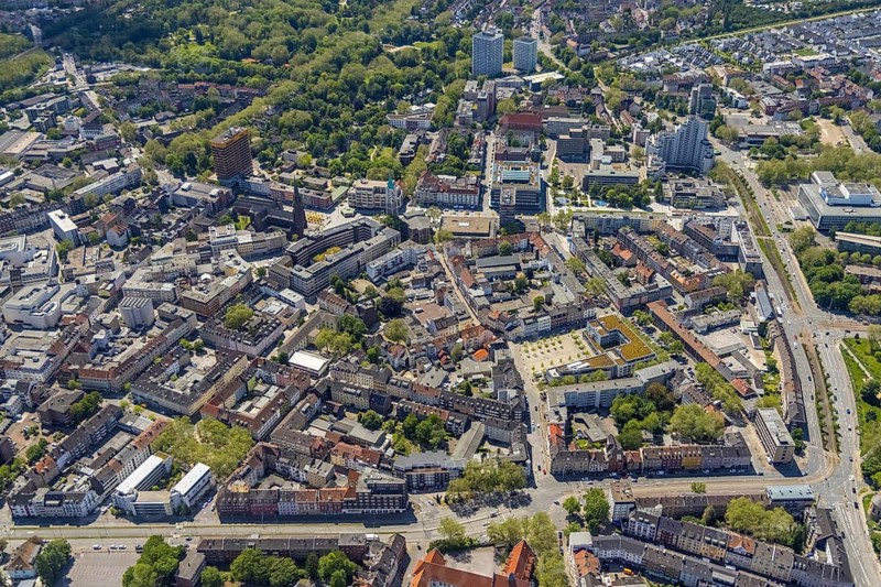 Aerial view, main centre Gelsenkirchen-Mitte, City Gelsenkirchen, Bahnhofstraße, market place, retail centre, Schalke, Gelsenkirchen, Ruhr area, North Rhine-Westphalia, Germany, DE, Europe, birds-eyes view, aerial view, aerial photography, aerial photography, overview, overview, bird's eye view, retail centres of the city of Gelsenkirchen, shopping street, district