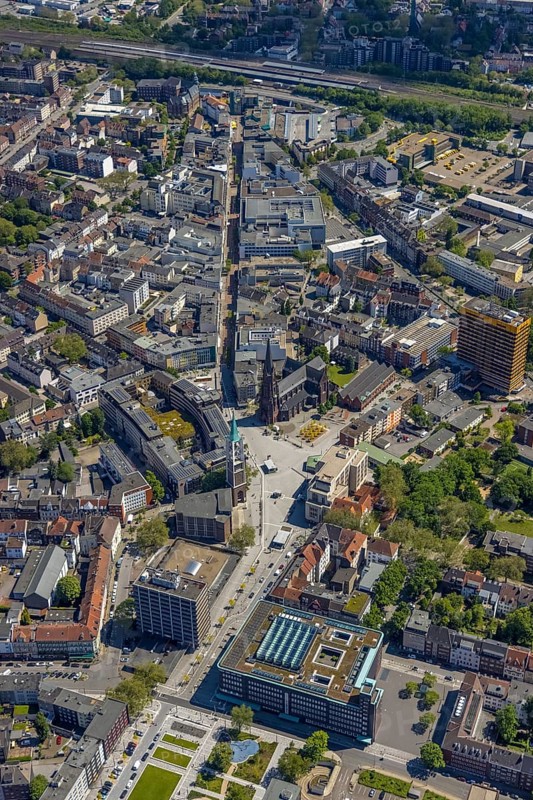 Aerial view, main centre Gelsenkirchen-Mitte, City Gelsenkirchen, Bahnhofstraße, market place, retail centre, Schalke, Gelsenkirchen, Ruhr area, North Rhine-Westphalia, Germany, DE, Europe, birds-eyes view, aerial view, aerial photography, aerial photography, overview, overview, bird's eye view, retail centres of the city of Gelsenkirchen, shopping street, district