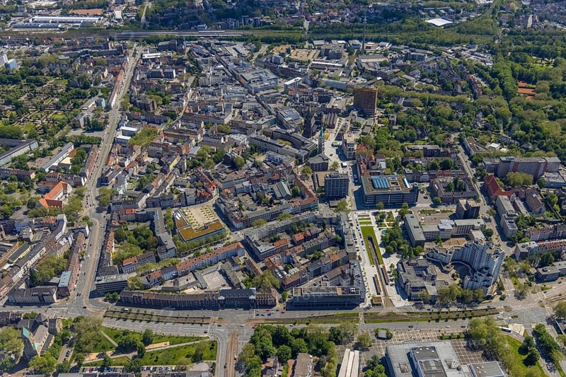 Aerial view, main centre Gelsenkirchen-Mitte, City Gelsenkirchen, Bahnhofstraße, market place, retail centre, Schalke, Gelsenkirchen, Ruhr area, North Rhine-Westphalia, Germany, DE, Europe, birds-eyes view, aerial view, aerial photography, aerial photography, overview, overview, bird's eye view, retail centres of the city of Gelsenkirchen, shopping street, district