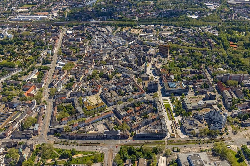 Aerial view, main centre Gelsenkirchen-Mitte, City Gelsenkirchen, Bahnhofstraße, market place, retail centre, Schalke, Gelsenkirchen, Ruhr area, North Rhine-Westphalia, Germany, DE, Europe, birds-eyes view, aerial view, aerial photography, aerial photography, overview, overview, bird's eye view, retail centres of the city of Gelsenkirchen, shopping street, district