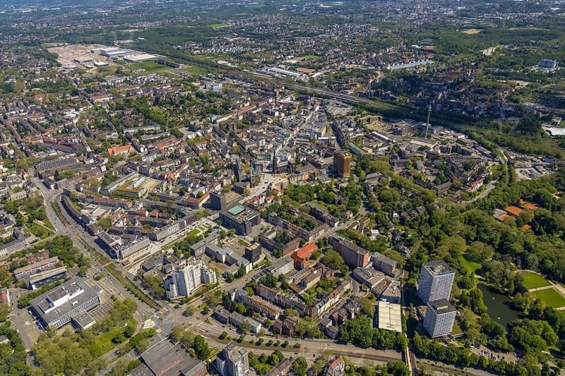Aerial view, main centre Gelsenkirchen-Mitte, City Gelsenkirchen, Bahnhofstraße, market place, retail centre, Schalke, Gelsenkirchen, Ruhr area, North Rhine-Westphalia, Germany, DE, Europe, birds-eyes view, aerial view, aerial photography, aerial photography, overview, overview, bird's eye view, retail centres of the city of Gelsenkirchen, shopping street, district